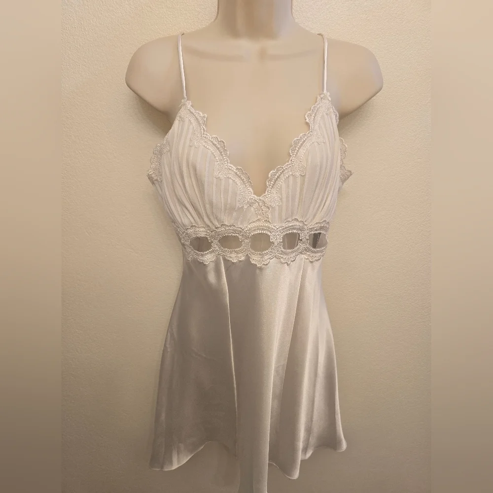 NWT Luciano Dante Luxurious Cream Lace Chemise